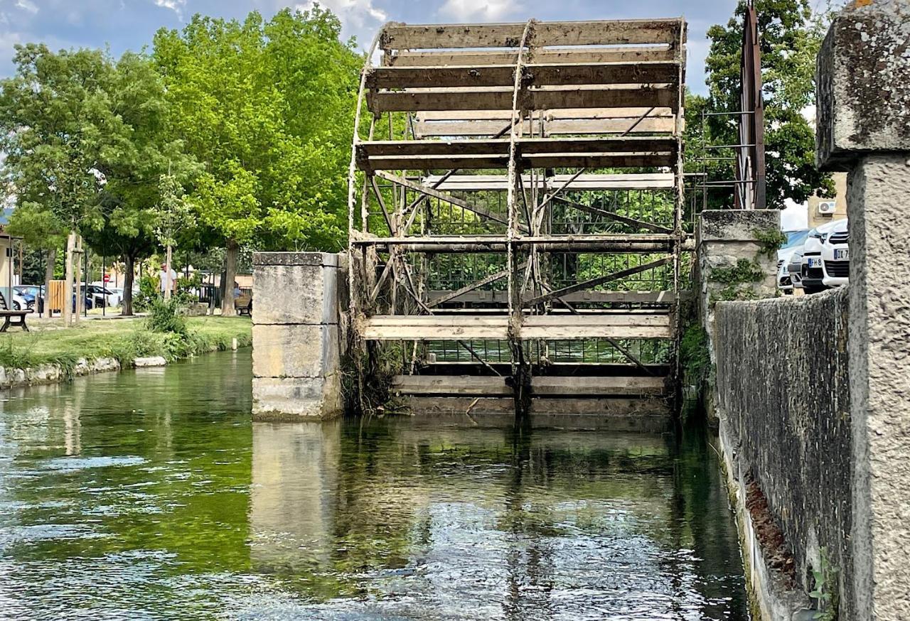 Quai Du Felibre LʼIsle-sur-la-Sorgue Exterior foto